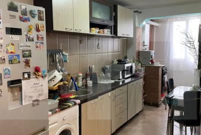 Apartament cu 4 camere semidecomandat în Dacia
