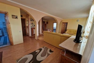 Apartament cu 3 Camere Decomandate Zona Ultracentrala - 2