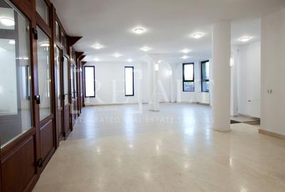 Inchiriere casa, vila 7 camere | Individuala, Renovata, Curte | Campul Pipera - 52