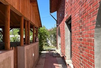 Casă cu 8 camere cu Garaj în Frumușani - 4