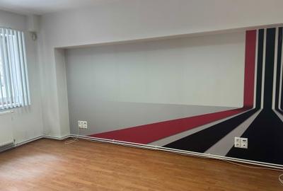 Spațiu comercial, de 78 mp, în Central - 4