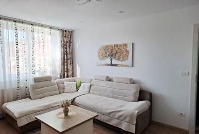 Apartament cu 3 camere semidecomandat în Central - 1