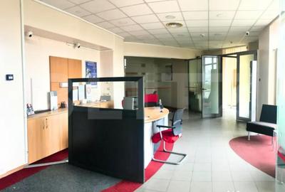 Spațiu comercial, de 160 mp, în Micro 3 - 5