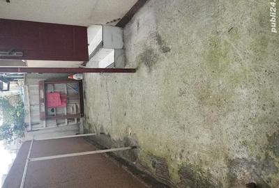 Apartament cu 4 camere decomandat în Est