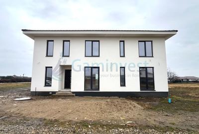 Casă cu 6 camere cu Teren 535 Mp în Sântandrei - 1