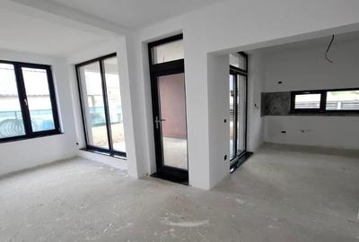 Casă cu 5 camere cu Canalizare în Nord