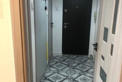 Garsonieră decomandată în Titan