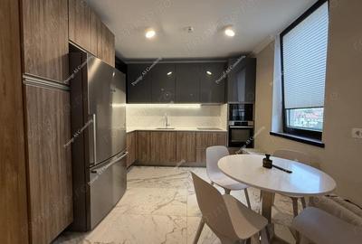 Apartament cu 3 camere semidecomandat în Central