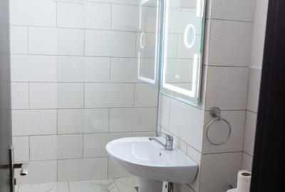 Apartament cu 3 camere semidecomandat în Central - 3