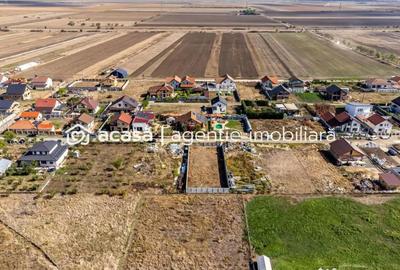 Teren de 733 mp, în Livada - 3