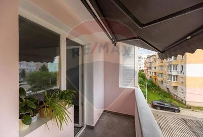 Apartament cu 3 camere de vanzare in zona Central - 1