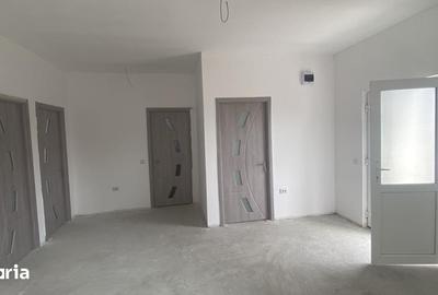 Casă cu 4 camere cu Teren 275 Mp în Lumina - 2