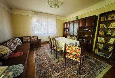 Casă cu 4 camere în Central - 1