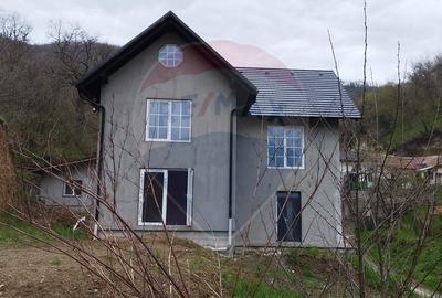 Casă individuală cu 5 camere în Nord