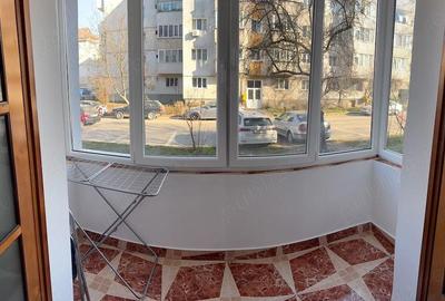 Apartament cu 3 camere decomandat în Ștefan cel Mare