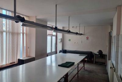 Spațiu comercial, de 120 mp, în Central - 4