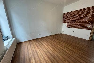 Spațiu comercial, de 55 mp, în P-ța Unirii - 5