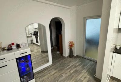 Apartament cu 3 camere decomandat în Răcădău - 2