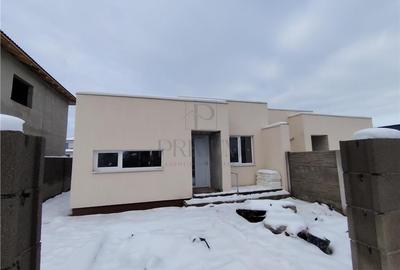Duplex cu 3 camere cu Canalizare în Moșnița Veche - 1