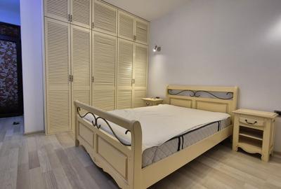 Apartament cu 3 camere decomandat, mobilat în Tractorul - 5