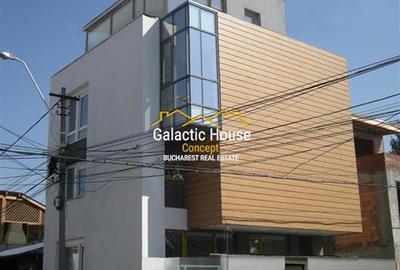 Casă cu 10 camere cu Canalizare în Domenii - 1