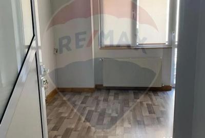 Casă cu 5 camere cu Teren 188 Mp în Vitan - 8