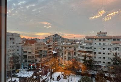 Apartament cu 4 camere semidecomandat în Moșilor