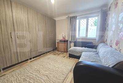 Apartament cu 2 camere semidecomandat, mobilat în Podu Roș