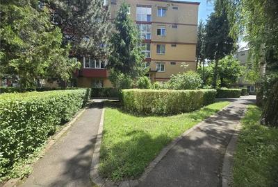 Apartament cu 2 camere decomandat în 15 Noiembrie - 1
