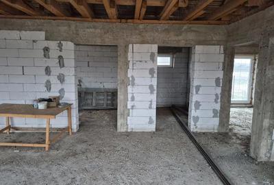 Casă cu 3 camere cu Teren 525 Mp în Stăncești - 1