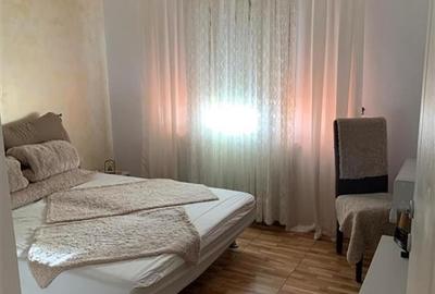 Apartament cu 3 camere decomandat în Sud