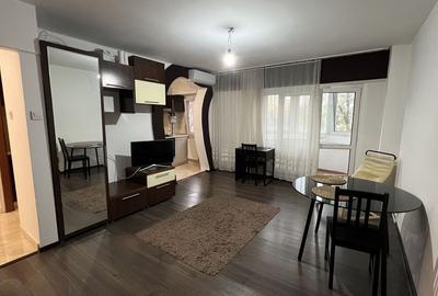 Garsoniera decomandata bloc 1986 Lujerului, Militari - 1