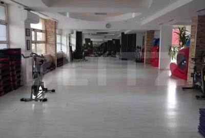 Spațiu comercial, de 290 mp, în Micro 3 - 6