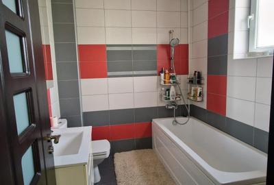 Casă cu 4 camere cu Canalizare în Sud