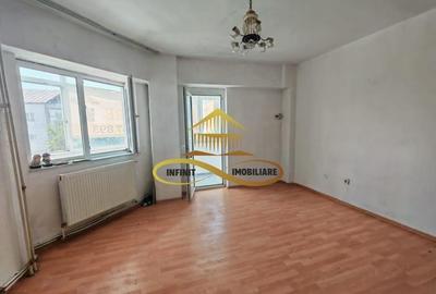 Apartament de vânzare - 2 camere decomandate, etaj intermediar, - 18