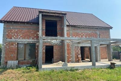 Casă individuală cu 5 camere cu Canalizare în Moșnița Nouă