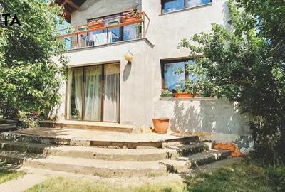 Casă cu 5 camere cu Teren 733 Mp în Luna - 7