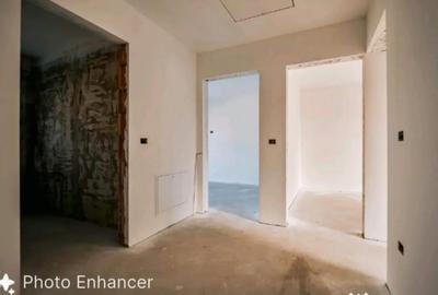 Casă cu 4 camere cu Teren 200 Mp în Central