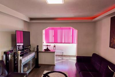 Apartament cu 3 camere decomandat în Tractorul - 2