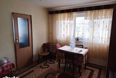 Apartament cu 3 camere semidecomandat în Fălticeni