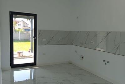 Casă cu 2 camere cu Teren 89 Mp în Fratelia - 5
