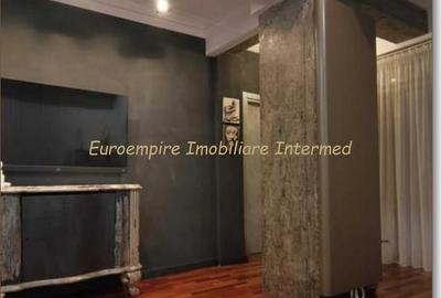 Apartament cu 3 camere semidecomandat, mobilat în Faleza Nord