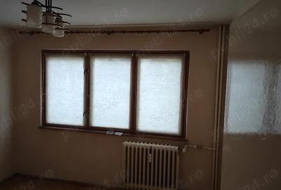 Apartament cu 3 camere semidecomandat în Central - 9