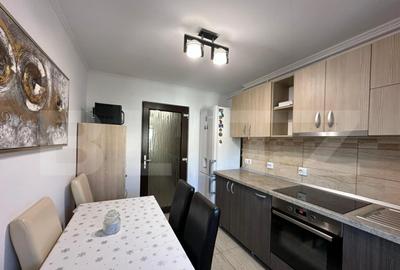Apartament de vanzare cu 2 camere, etaj intermediar zon - 11