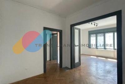 Apartament cu 4 camere decomandat în Central