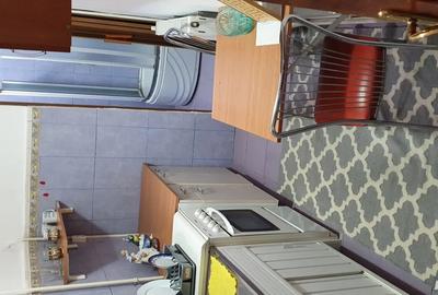 Ofer spre inchiriere garsoniera la curte - 1