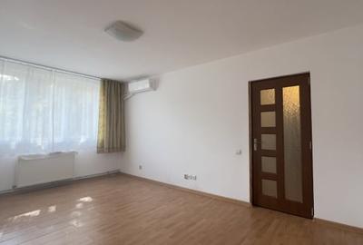 Apartament cu 6 camere decomandat, mobilat în Titan