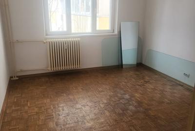 Apartament cu 4 camere semidecomandat în Apărătorii Patriei - 2