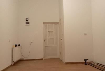 Spațiu comercial, de 20 mp, în Ultracentral - 2