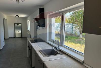 Casa renovata cu 4 camere in Ureche?ti - 3